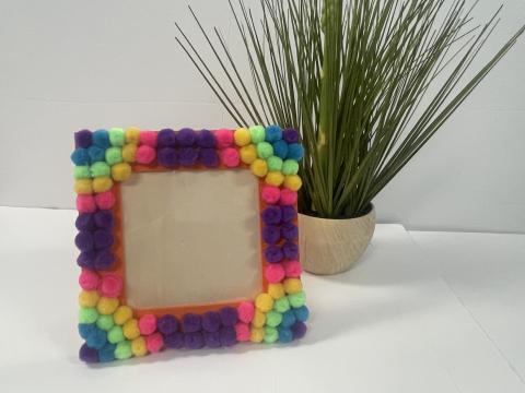 An example of the pom pom frame patrons can create. 